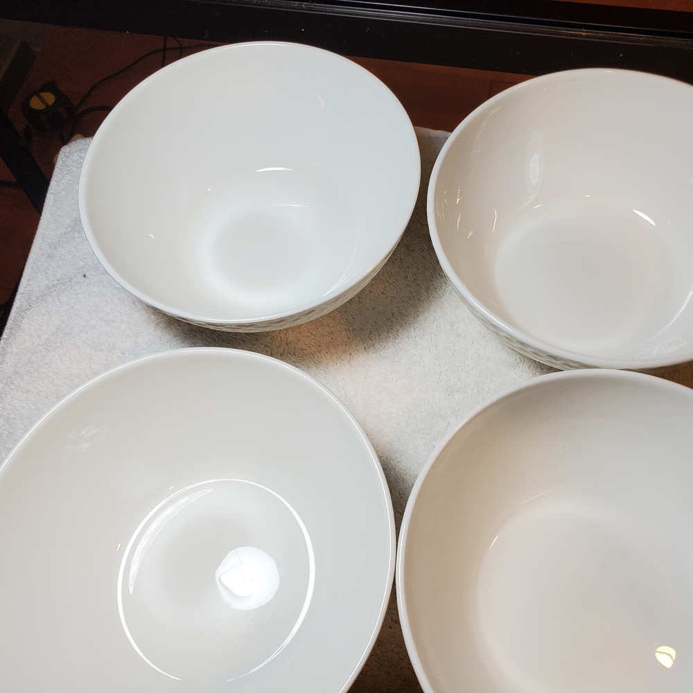 Mikasa Trellis White Bone China Bowls Set Of 4
6 1/4" Diameter 2 5/8" Height net